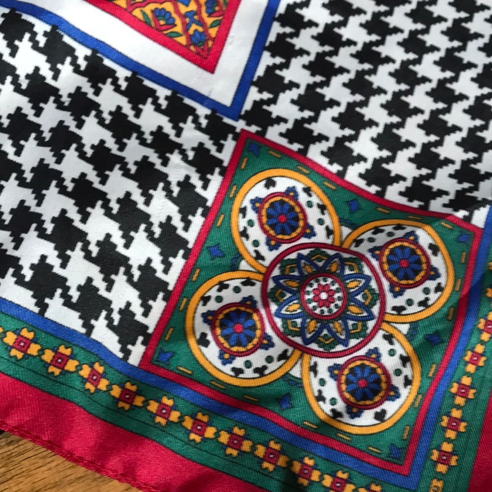 Avon Multicolor‎ Geometric Scarf - Picture 3 of 5